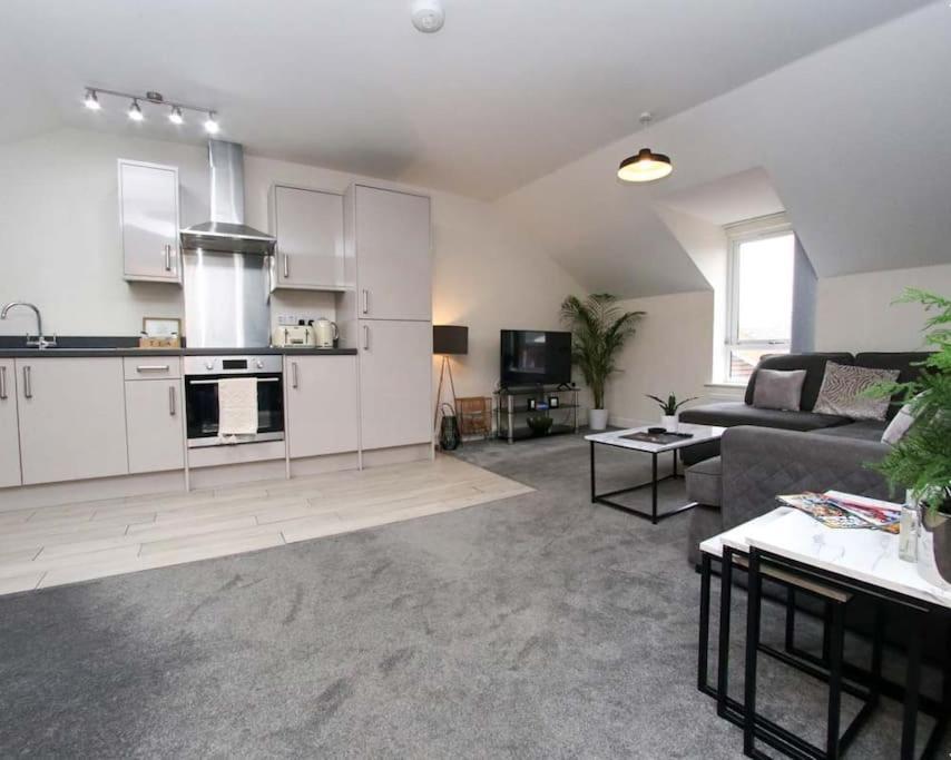 Luxe Living Guest House-Sleeps 6-Private Parking-Free Wifi-Beach-City Swansea Kültér fotó