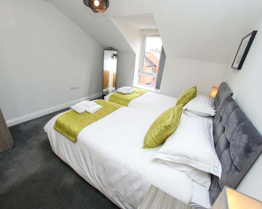 Luxe Living Guest House-Sleeps 6-Private Parking-Free Wifi-Beach-City Swansea Kültér fotó