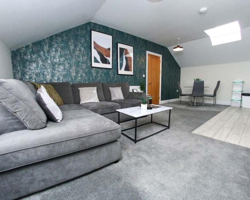 Luxe Living Guest House-Sleeps 6-Private Parking-Free Wifi-Beach-City Swansea Kültér fotó