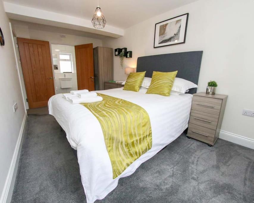Luxe Living Guest House-Sleeps 6-Private Parking-Free Wifi-Beach-City Swansea Kültér fotó