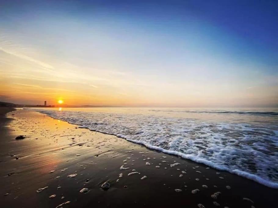 Luxe Living Guest House-Sleeps 6-Private Parking-Free Wifi-Beach-City Swansea Kültér fotó