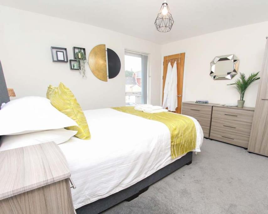 Luxe Living Guest House-Sleeps 6-Private Parking-Free Wifi-Beach-City Swansea Kültér fotó